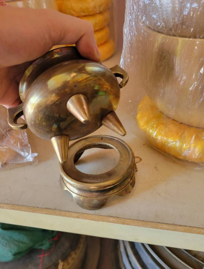 bát hương đỏ và thau 2